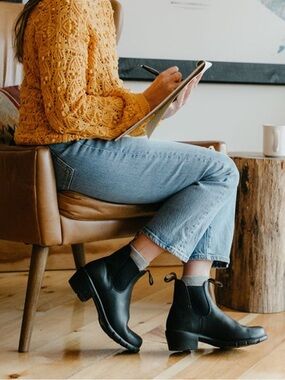 Blundstone Women’s Series #1671 Heeled Black Leather Chelsea Boots